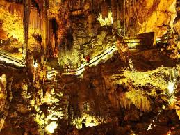 Cueva de Nerja amarillo